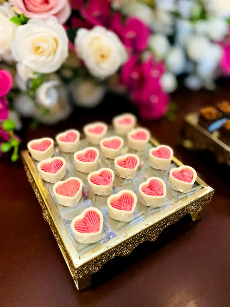 Mini Coração encantado — chocolate branco com Moranguinho